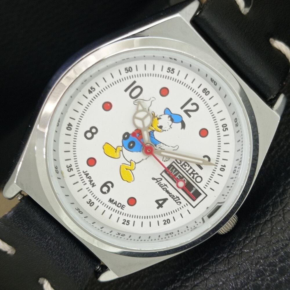 Vintage 1982 Seiko Automatic Mens Silver Watch W/daydate & Red Accents
